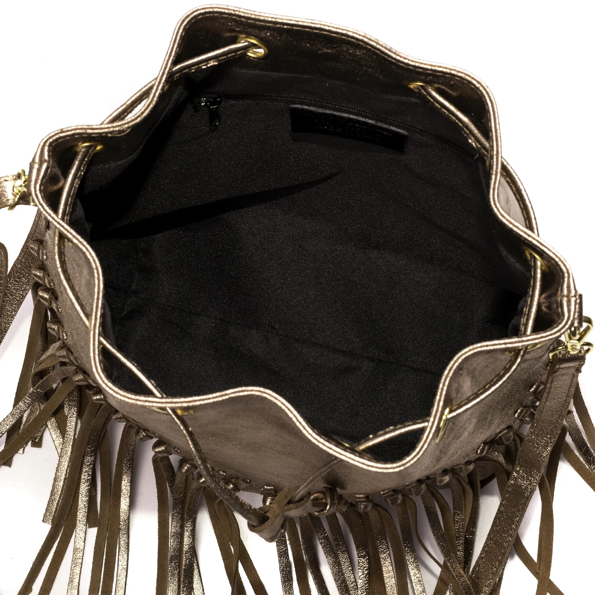 Arzana bolso bandolera piel auténtica gamuza laminada. Diseño exclusivo fruncido y borlas.