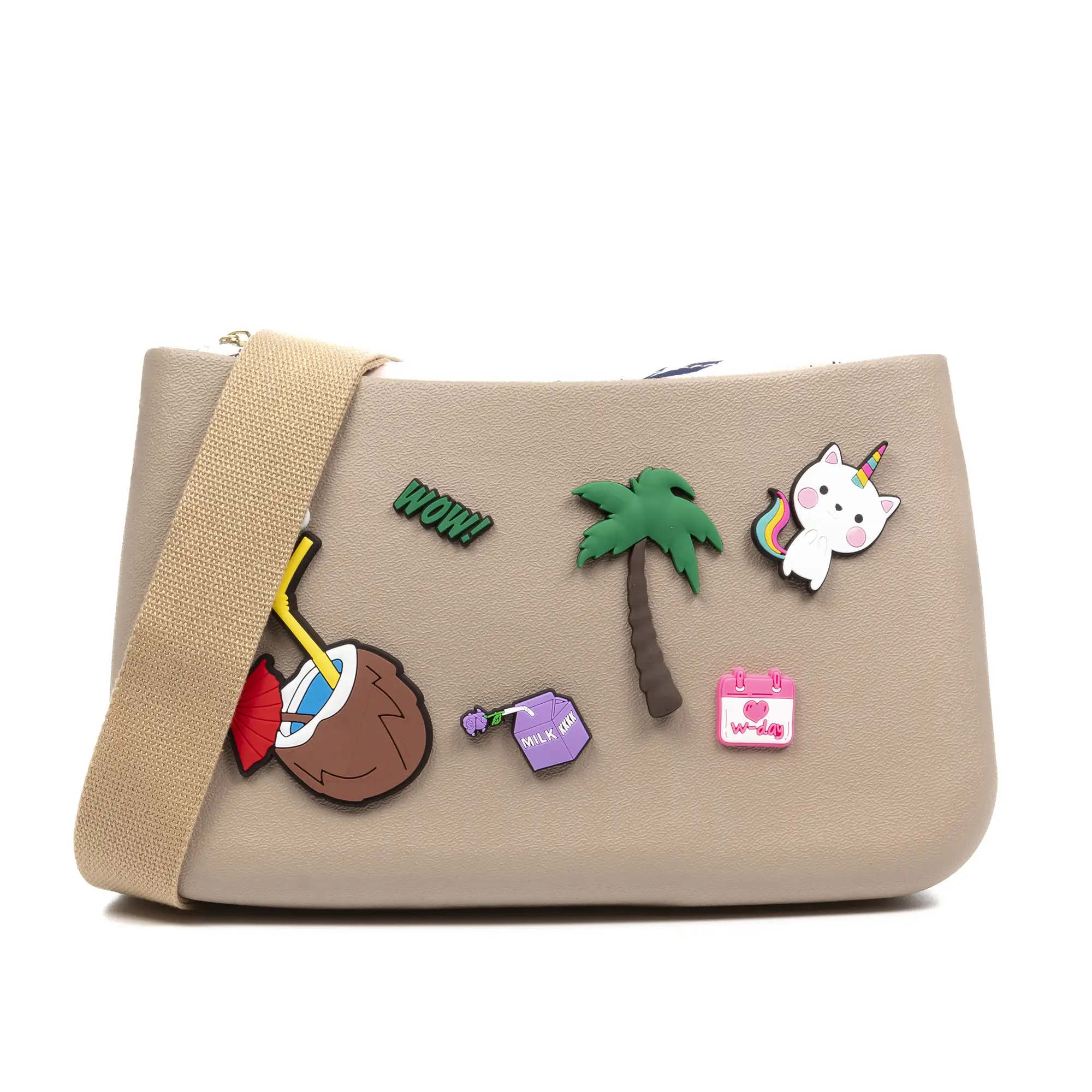 Villareggia bolso bandolera, de goma eva con correa ajustable y bolsa interior estampada. Correa y bolsa interior intercambiables.